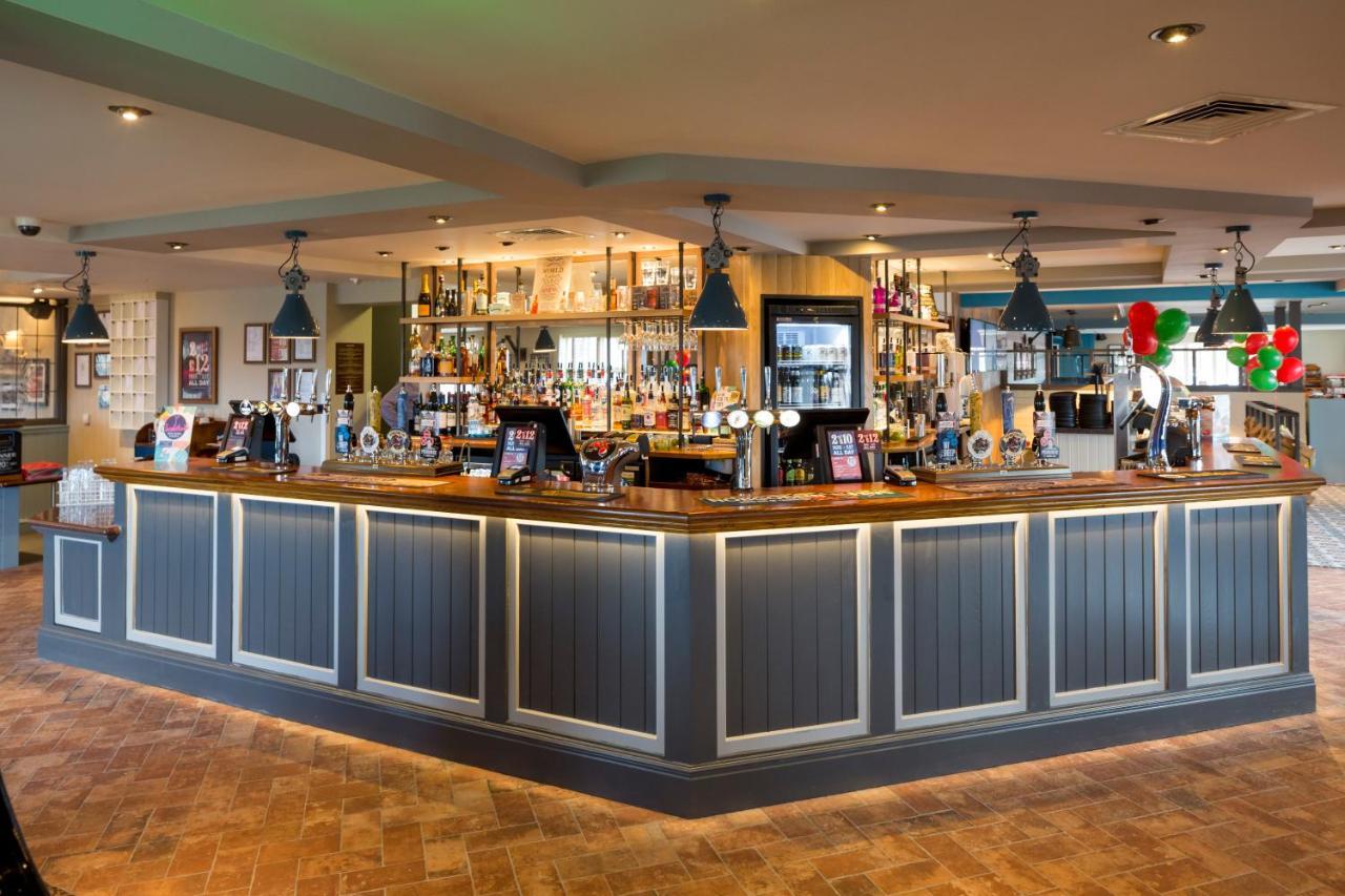 Sessile Oak, Llanelli By Marston'S Inns Екстериор снимка